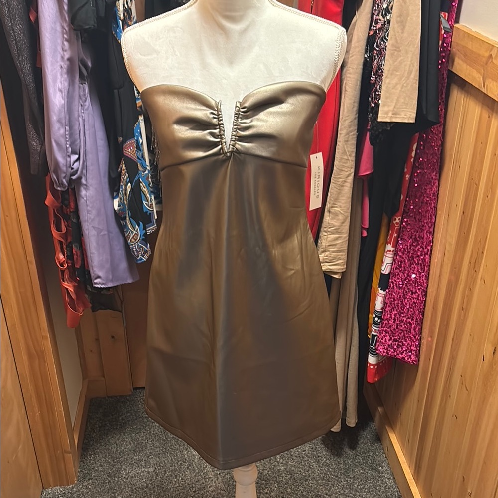 Chic Strapless Gold Dress